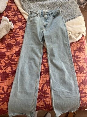 Abercrombie 90’s Relaxed High Rise Light Wash Jeans